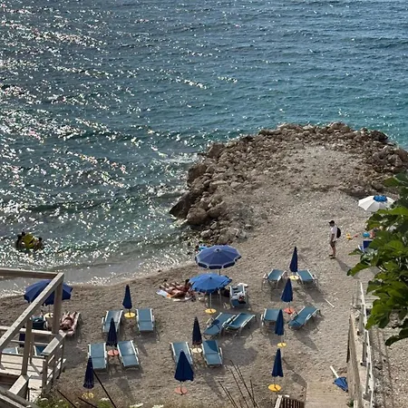 First Point Vlorë